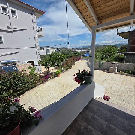 Guesthouse Veliaj Ksamil Esterno foto