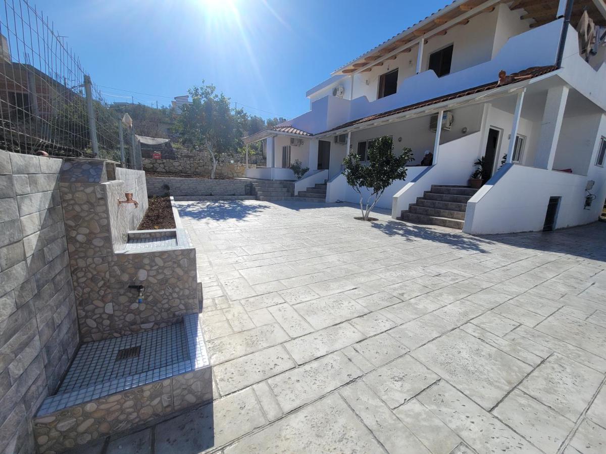Guesthouse Veliaj Ksamil Esterno foto