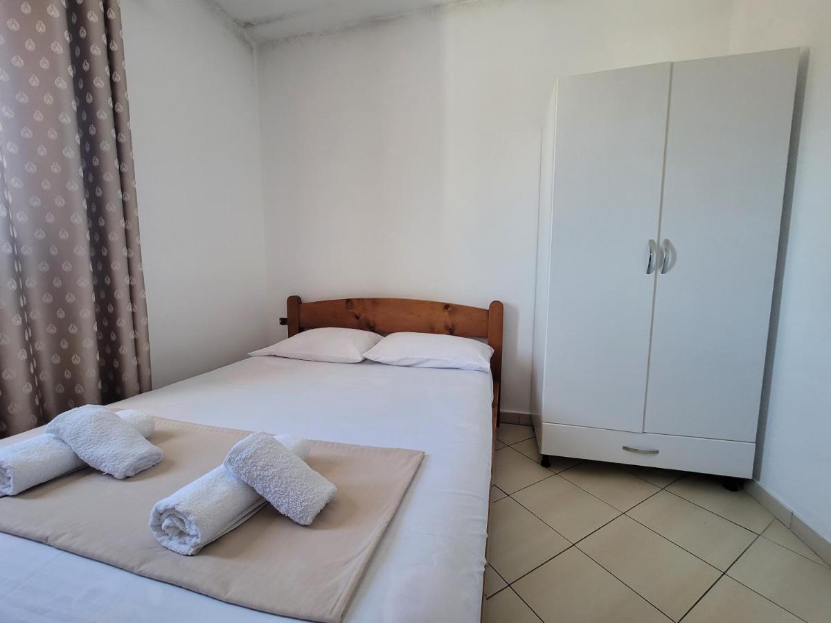 Guesthouse Veliaj Ksamil Esterno foto