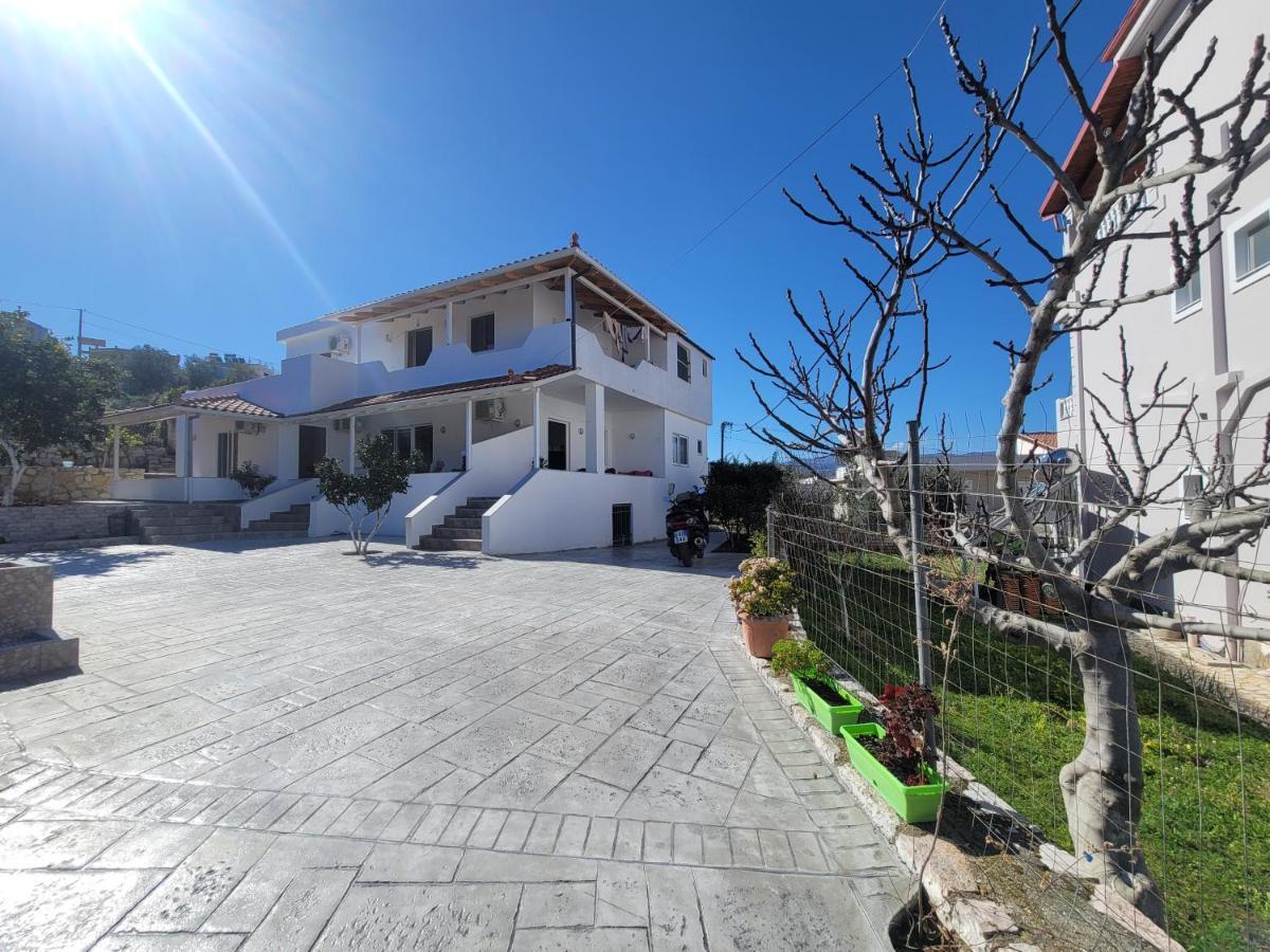 Guesthouse Veliaj Ksamil Esterno foto