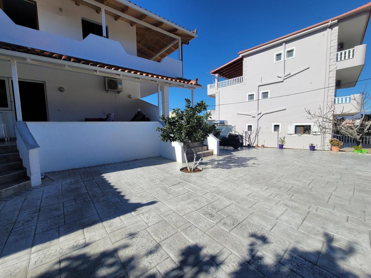 Guesthouse Veliaj Ksamil Esterno foto
