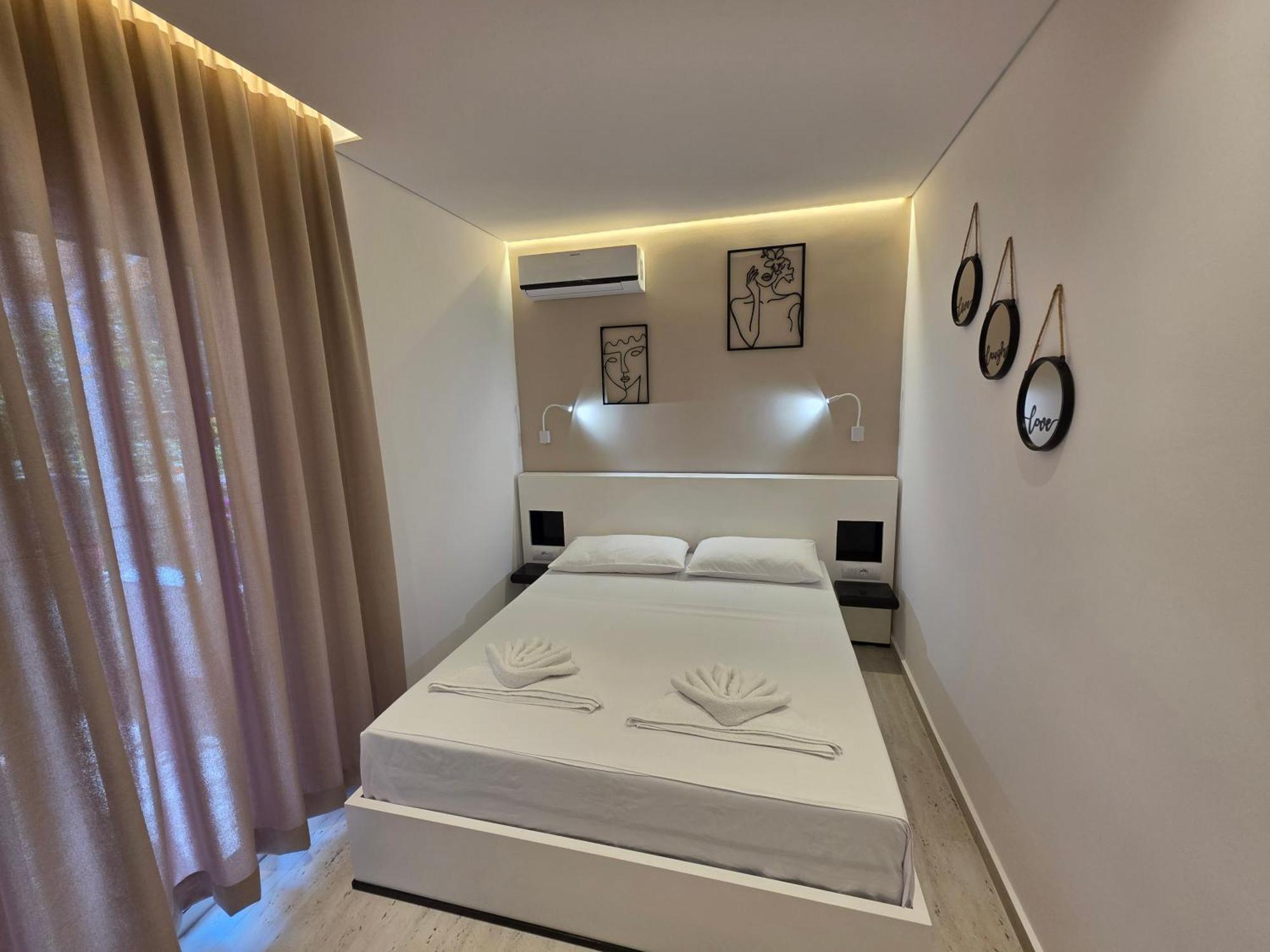 Guesthouse Veliaj Ksamil Esterno foto