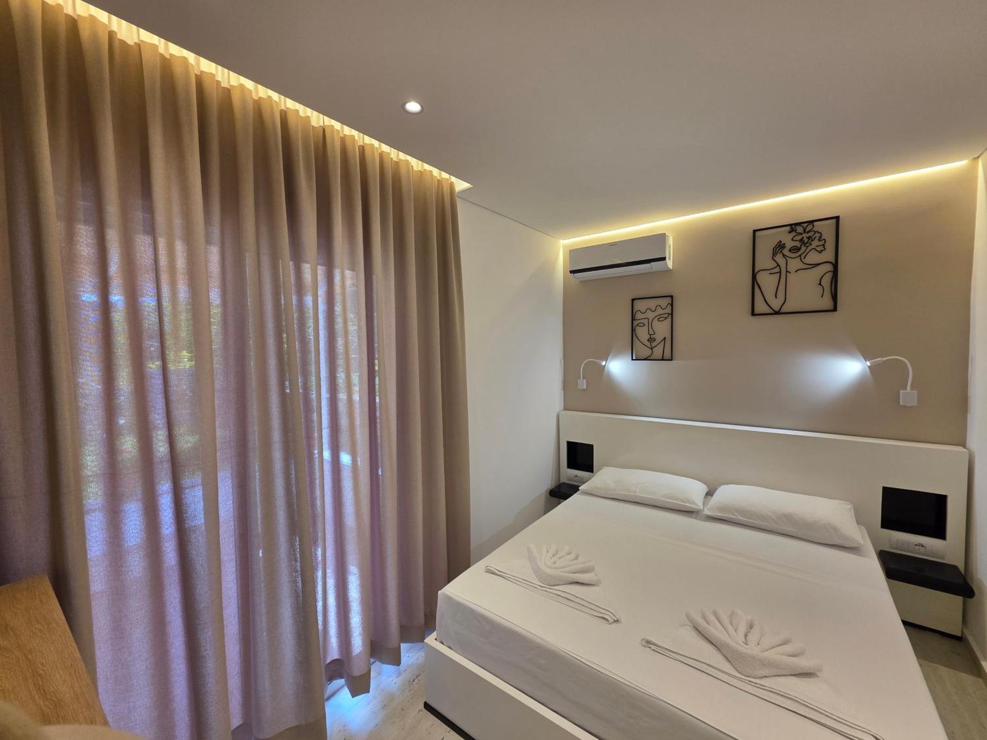 Guesthouse Veliaj Ksamil Esterno foto
